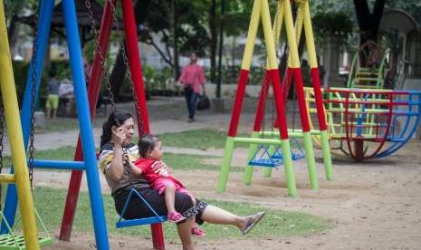 Ruang terbuka hijau dan taman bermain.