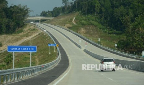 Ruas area tol Bawen-Salatiga di daerah Tuntang, Kabupaten Semarang, Jawa Tengah, Jumat (9/6).