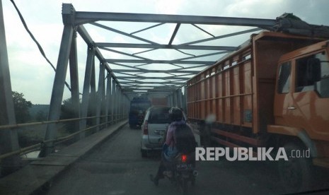 Ruas jalan lintas Sumatra perbatasan Lampung - Sumatra Selatan.  