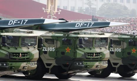 Rudal China DF-17. China berupaya agar bisa ciptakan rudal hipersonik yang lebih canggih dari DF-17.