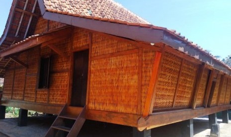 Rumah bilik bambu tempat tinggal Eyang Hasan Maolani di kawasan Lengkong, Kuningan.