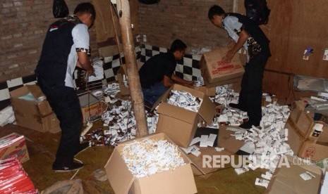 Rumah di Kudus yang digerebek petugas Bea Cukai karena memproduksi rokok ilegal.