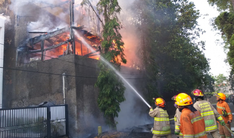 Rumah empat lantai yang ludes dilahap api di Kawasan Jalan Dago Asri, Bandung, Rabu (10/10)