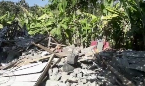 Rumah hancur pascagempa di Lombok Timur