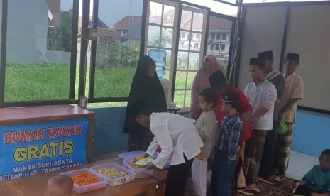 Rumah maka gratis yang disiapkan di wilayah Ciangsana, Bogor