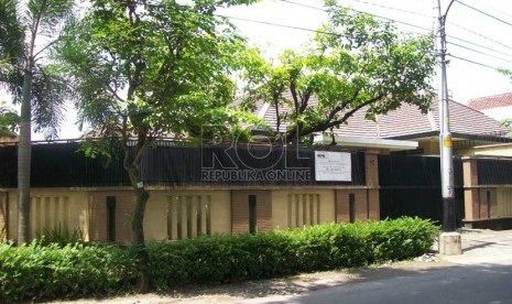  Rumah mewah yang disita KPK milik Irjen Pol Djoko Susilo di Jl. Sam Ratulangi 16, Manahan, Banjarsari, Solo, Kamis (14/2).   (Republika/Edy Setiyoko)