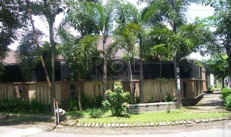  Rumah mewah yang disita KPK milik Irjen Pol Djoko Susilo di Jl. Sam Ratulangi 16, Manahan, Banjarsari, Solo, Kamis (14/2).   (Republika/Edy Setiyoko)