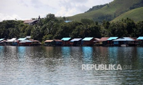 Rumah-rumah panggung di Danau Sentani, Kabupaten Jayapura, Papua. Danau Sentani merupakan danau terluas di Papua dengan luas sekitar 9.360 hektare. (ilustrasi)