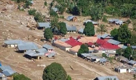 Rumah-rumah warga di Tangse, Pidie, dihantam banjir bandang.