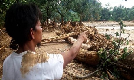 Rumah Ruslan dan puluhan warga Lebak hanyut diterjang banjir