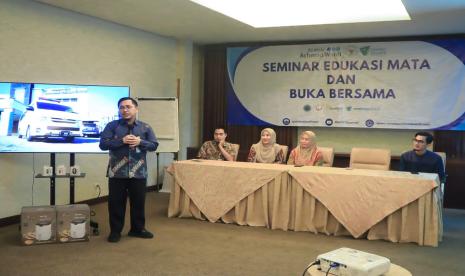 Rumah Sakit Mata Achmad Wardi (RSAW) kembali menggelar kegiatan Seminar Edukasi Mata sekaligus acara buka puasa bersama dengan Tenaga Kesehatan (Nakes) di Ball Room, Horison Ultima Ratu, Kota Serang, Selasa (2/4/2024) lalu. 