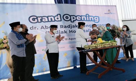 rumah sakit perlu dilengkapi fasilitas layanan trauma center guna penanganan kasus kecelakaan kerja. Tampak peresmian Radjak Hospital Cengkareng beberapa waktu lalu