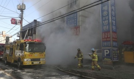 Rumah Sakit Sejong di Kota Miryang terbakar, Jumat (26/1).