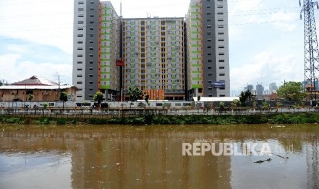 Rumah susun sewa (Rusunawa) KS Tubun masih dalam tahap pengerjaan di Kawasan Kota Bambu, Jakarta Pusat, Senin (6/2).