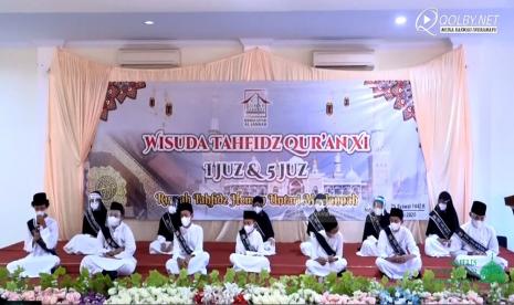 Rumah Tahfidz Al-Jannah Indramayu mewisuda 53 santri tahfidz dengan hafalan lima juz Alqur’an pada Ahad (6/6).