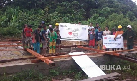 Rumah wakaf mendirikan masjid untuk penduduk minoritas muslim di morowali utara