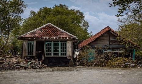 Rumah warga di lingkungan pemukiman Dukuh Bedono, Desa Bedono, Kecamatan Sayung, Kabupaten Demak yang terdampak gelombang pasang, 7 Desember 2020 lalu.