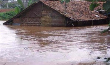 Rumah warga di Pidie dihantam banjir bandang.