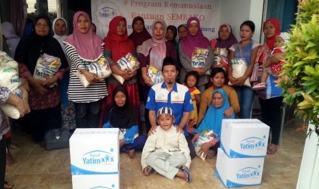 Rumah Yatim Serahkan Bantuan di Lampung