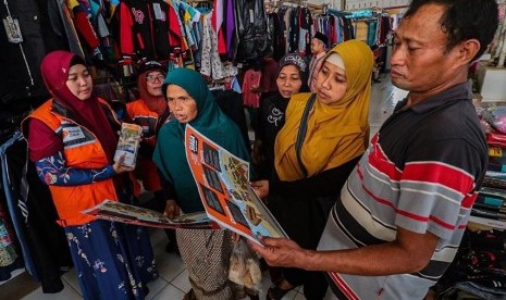 Rumah Zakat Action bersama BPBD beserta RAPI (Radio Antar Penduduk Indonesia) melakukan sosialisasi di Pasar Bocor, Kec. Buluh Pesantren, Kab. Kebumen, Jawa Tengah.