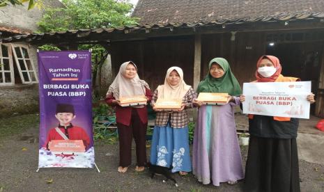 Rumah Zakat bagikan 133 paket Berbagi Buka Puasa (BBP) untuk masyarakat Grobogan tepatnya di desa berdaya binaan Rumah Zakat diantaranya Desa Kalimaro, Ngambakrejo, Genggangtani, Pojok, Juworo, Lebak dan Sendangharjo pada Ahad (10/2/22). 