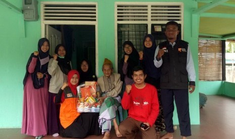 Rumah Zakat Bagikan Parsel untuk Veteran