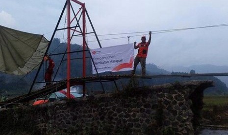 Rumah Zakat Bangun Jembatan di Sumedang