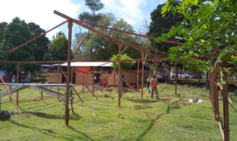 Rumah Zakat bangun Sekolah Darurat untuk anak-anak korban gempa Ambon.