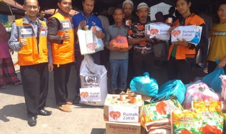  Rumah Zakat Bantu Korban Kebakaran 