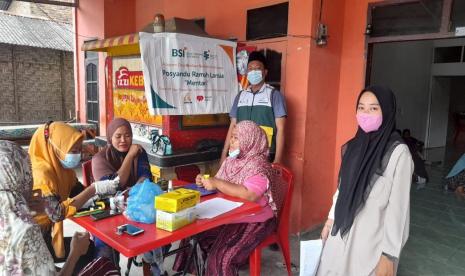 Rumah Zakat bantu memberikan pelayanan kesehatan gratis.