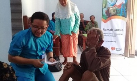 Rumah Zakat bekerja sama dengan Rumah Sakit Islam Banyu Bening Boyolali kembali hadir untuk melakukan kegiatan rutin ramah lansia pada tiap bulannya.