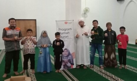 Rumah Zakat berbagi kornet Superqurban.