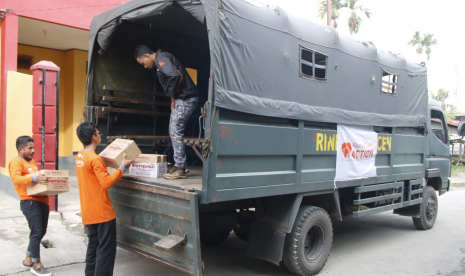 Rumah Zakat berbagi Superqurban di Jayapura. 