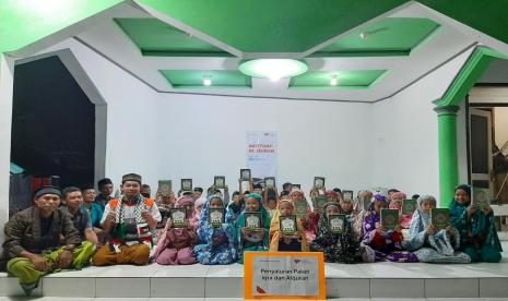 Rumah Zakat beri bantuan Alquran untuk Desa Berdaya.