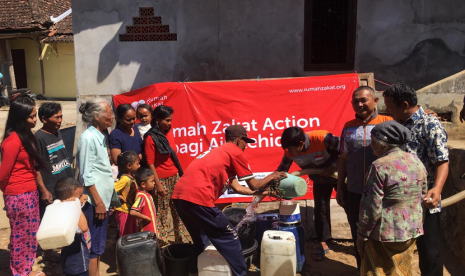 Rumah Zakat berikan bantuan air bersih sebanyak 25 ribu liter.