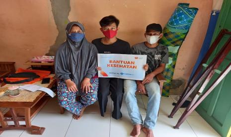 Rumah Zakat berikan bantuan kaki palsu untuk Sandi.