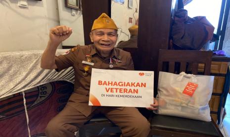 Rumah Zakat berikan bantuan kepada veteran perang