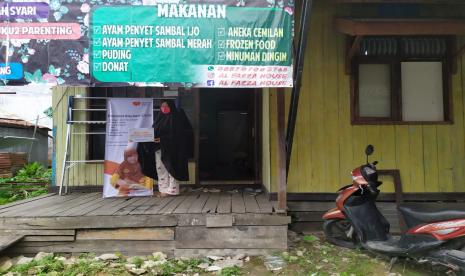 Rumah Zakat berikan bantuan modal usaha untuk pelaku ukm di tengah pandemi.