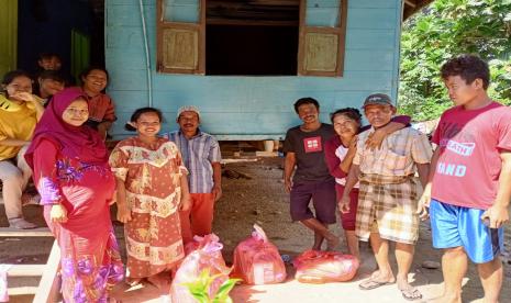 Rumah Zakat berikan bantuan sembaku untuk korban banjir Masamba.