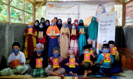 Rumah Zakat berikan bantuan untuk guru dan santri Rumah Quran.