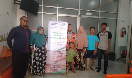 Rumah Zakat berikan kaki palsu untuk penerima manfaat di Medan.