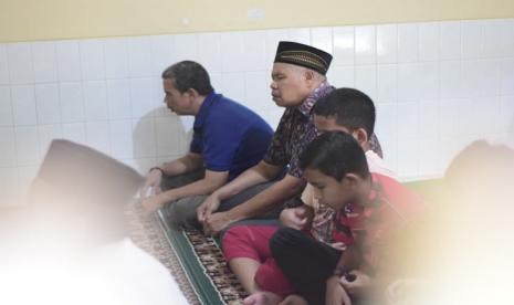 Rumah Zakat berkesempatan memberikan Alquran Braille kepada para santri.