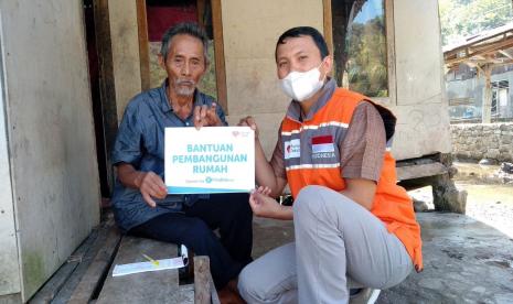 Rumah Zakat berkunjung ke Rumah  Syaqban (63) yang berlokasi di koto, kelurahan teluk Kabung Tengah, kecamatan Bungus Teluk Kabung, Kota Padang Sumatera Barat.