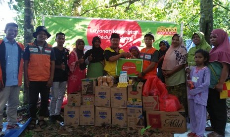 Rumah Zakat bersama Indosat Ooredoo menyalurkan bantuan untuk korban gempa Ambon.