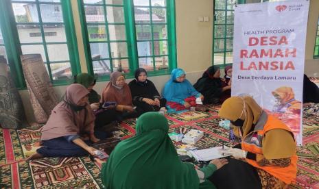 Rumah Zakat bersama kader RT 2 dan RT 22 di Desa Binaan Lamaru, Balikpapan, mengadakan kegiatan pemeriksaan kesehatan pada Jum’at (10/12). Kegiatan dilakukan pada pukul 09.00 sampai dengan pukul 10.50 di Masjid Baiturrahman.