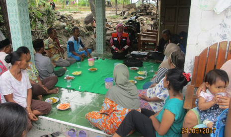 Rumah Zakat bersama Penyuluh Pertanian Lapangan (PPL) menyelenggarakan penyuluhan tentang pentingnya kartu tani kepada kelompok tani Karya Bhakti, Ahad (24/9).