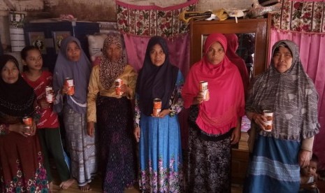 Rumah Zakat bersama Yayasan Al Ikhlas membagikan 250 kaleng kornet Superqurban. 