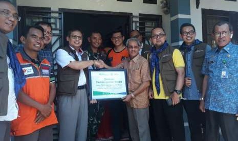 Rumah Zakat bersama Yayasan Al Maghfirah BPJS Ketenagakerjaan membantu renovasi sebuah Masjid Nurul Yaqin di Dusun Hijrah, Desa Usar Mapin, Kecamatan Alas Barat, Kabupaten Sumbawa, Nusa Tenggara Barat (NTB). 