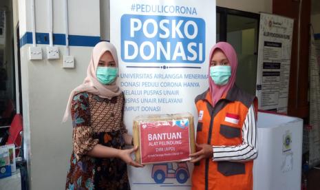 Rumah Zakat bersinergi dengan LinkAja dan Lintas Arta menyalurkan sejumlah 16 unit APD untuk 3 Rumah Sakit di Surabaya. 