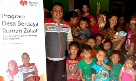 Rumah Zakat bersinergi dengan Posyandu mendukung kesehatan ibu dan anak. 